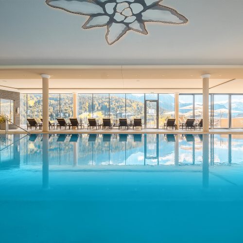 Indoor Pool über den Dächern Berchtesgadens