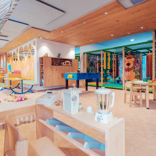 Spielen und Toben für Kinder aller Altersklassen unter Betreuung im Kids Club des Hotel EDELWEISS Berchtesgaden