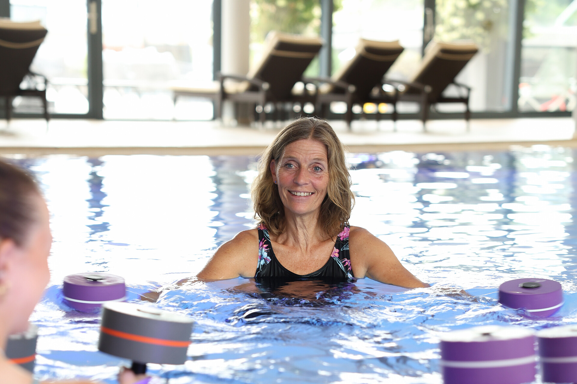Aqua Fitness at Hotel EDELWEISS Berchtesgaden – trainer Stephi leading a water workout, part of the active vacation program.
