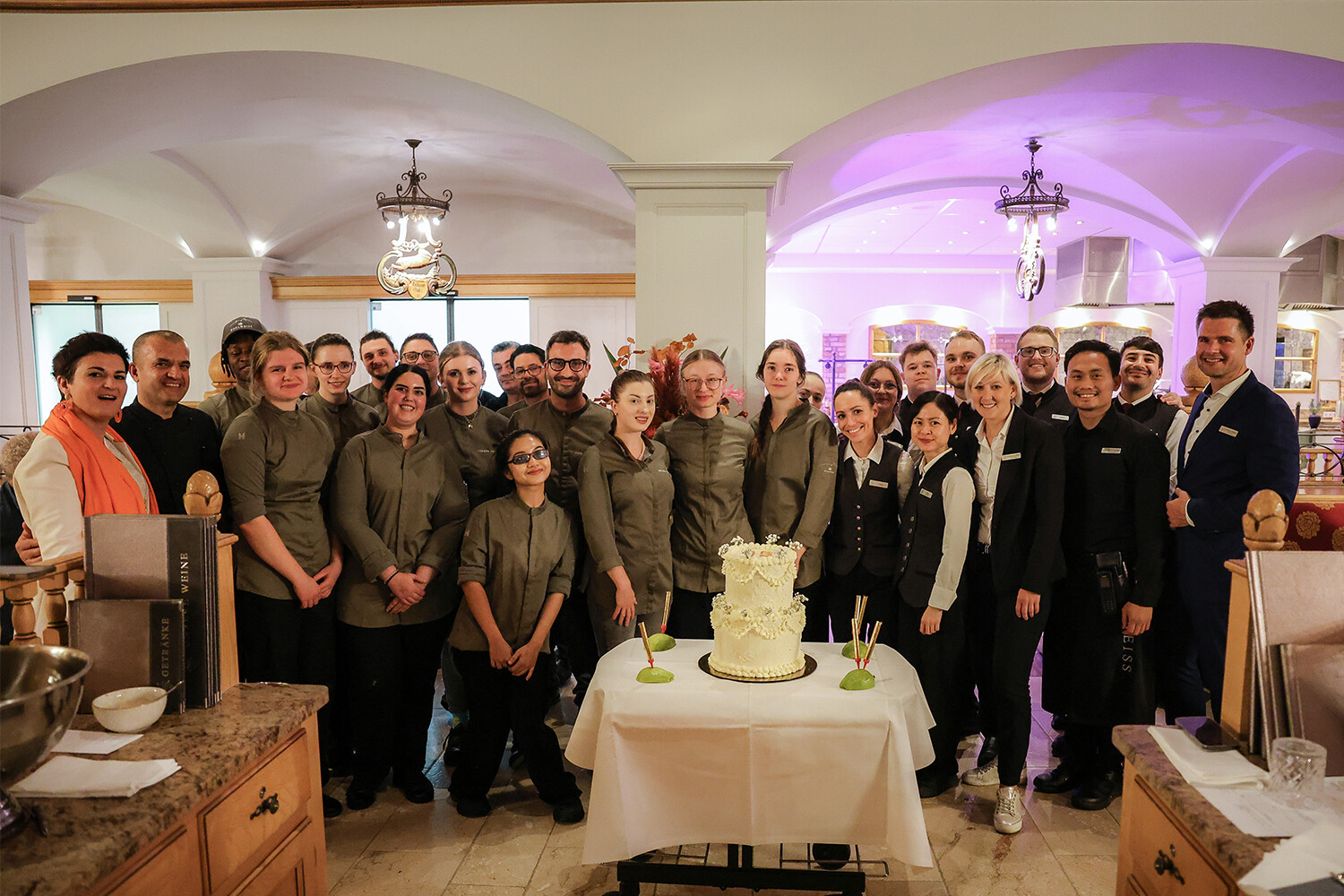 Das EDELWEISS Küchenteam gemeinsam mit der Geschäftsführung Martina und Stefan Hettegger sowie Hoteldirektor Christoph Schimpl.