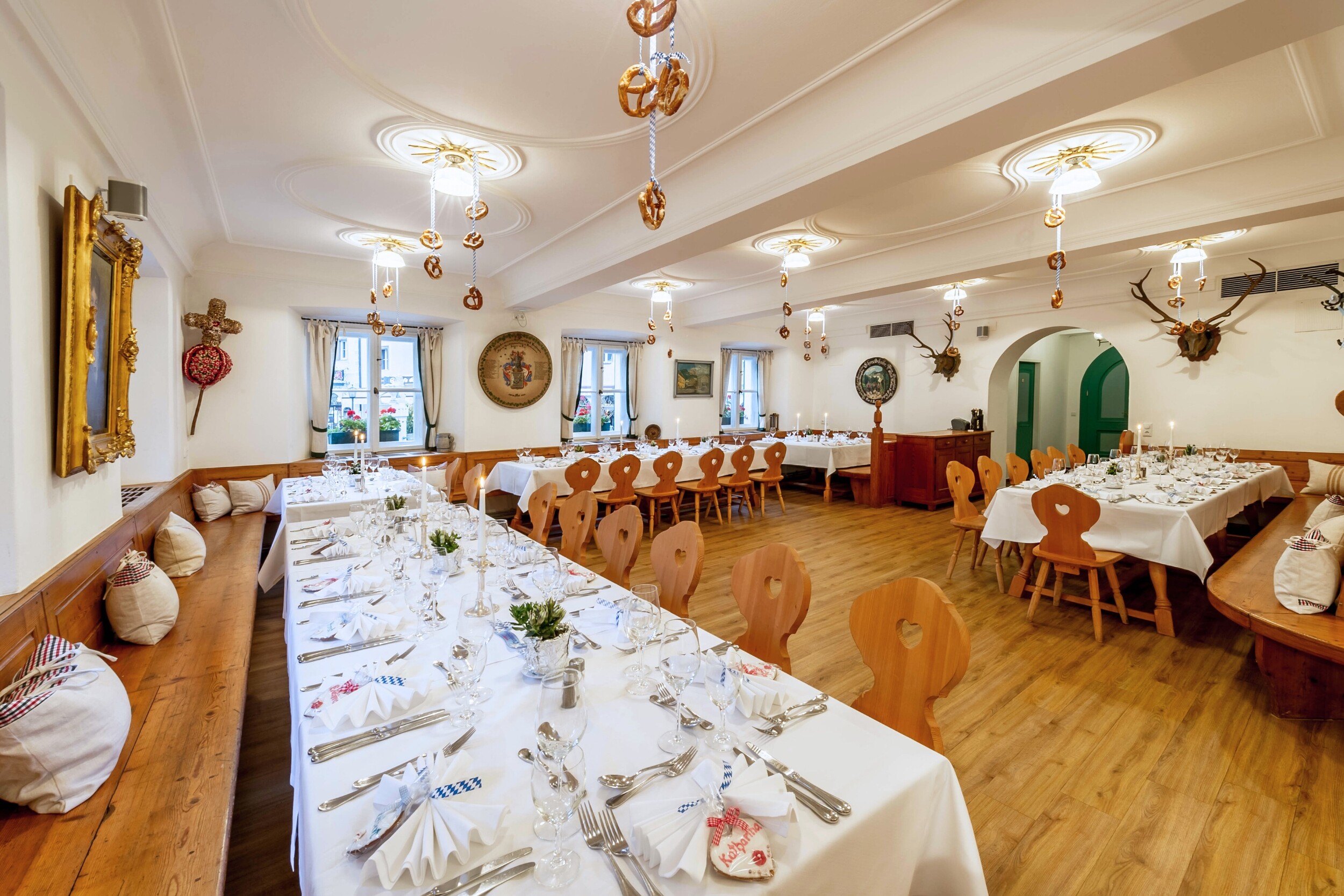 Elegant event room for weddings, celebrations and seminars at Gasthof Neuhaus in Berchtesgaden