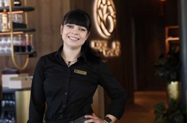 Head of Team Ildiko Sier der PANO Rooftop Bar und Restaurant in the entrance area