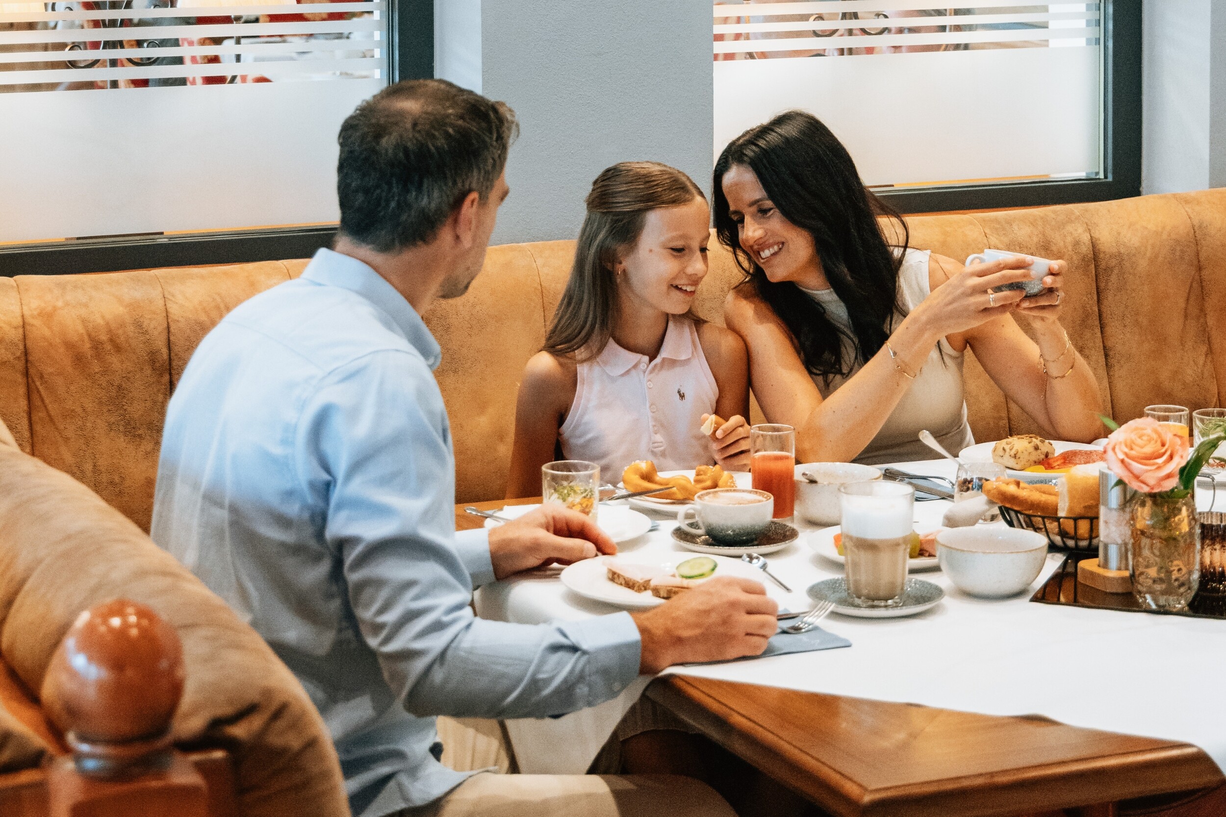Family enjoying breakfast together at Hotel EDELWEISS Berchtesgaden