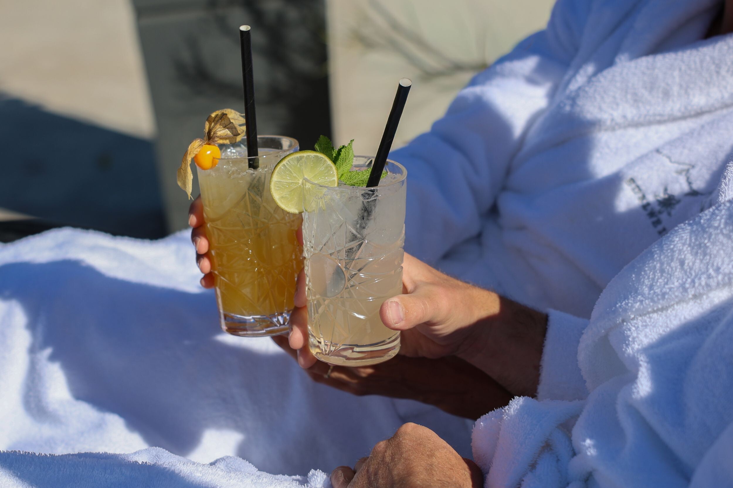 Refreshing drinks for spa guests at the Pool Bistro at Hotel EDELWEISS Berchtesgaden.