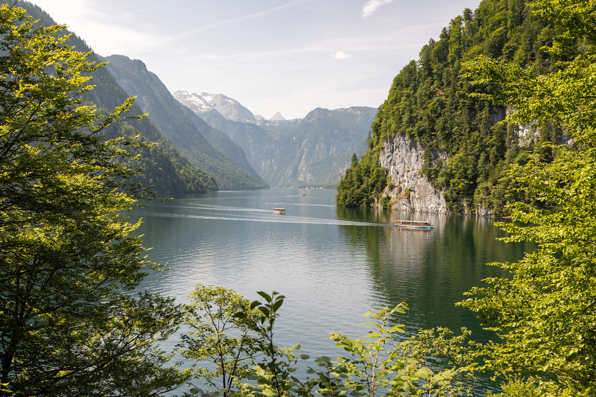 Guided hike from Hotel EDELWEISS Berchtesgaden to the Malerwinkel viewpoint at Lake Königssee with panoramic mountain views.