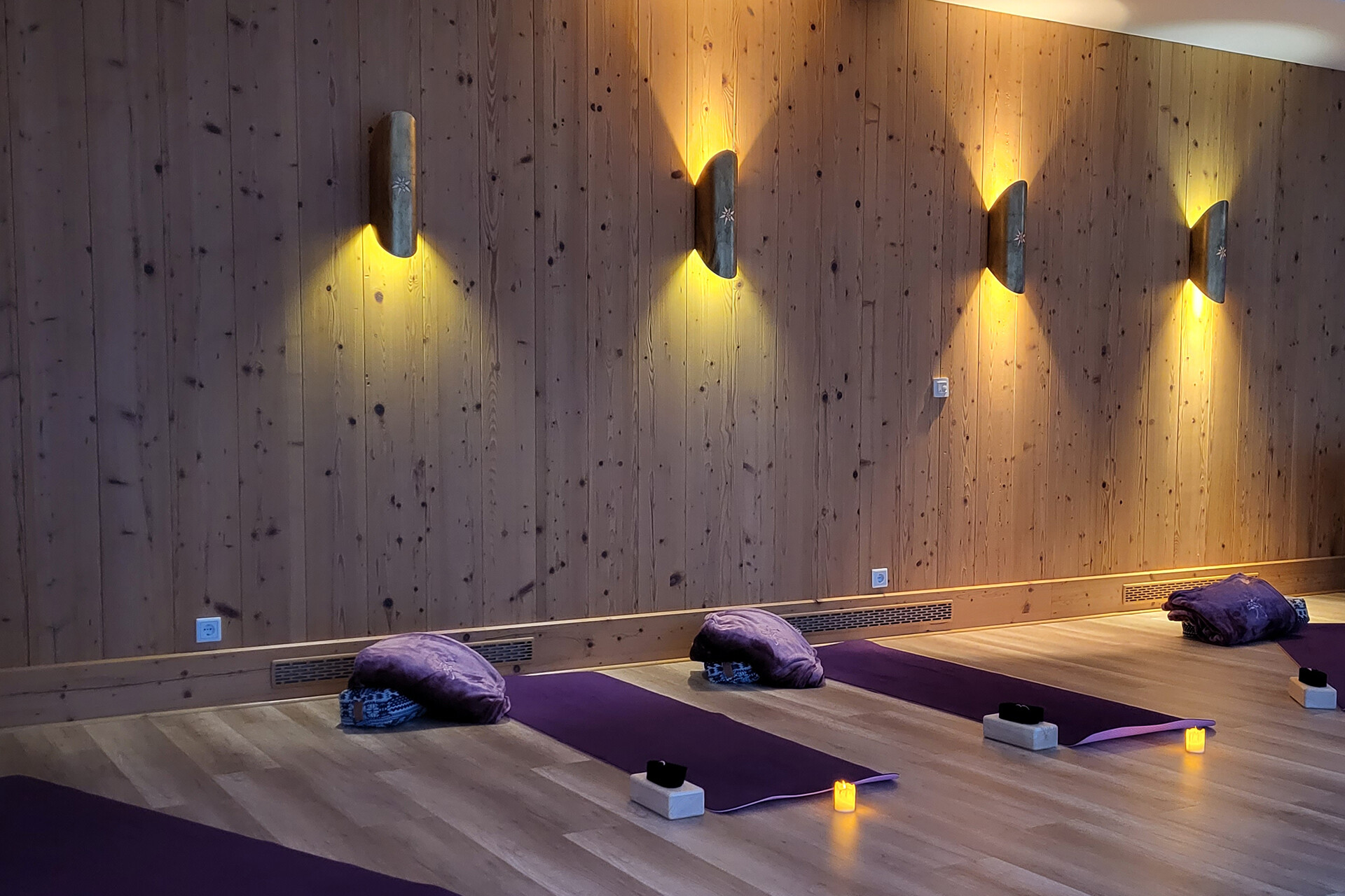 Yoga room at Hotel EDELWEISS Berchtesgaden at night – atmospheric moonlight yoga by candlelight with a view of the night sky.